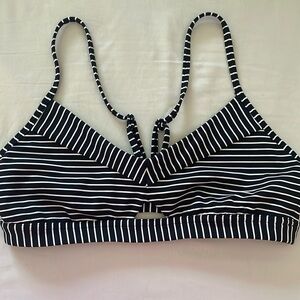 lululemon black/white striped bar size 8